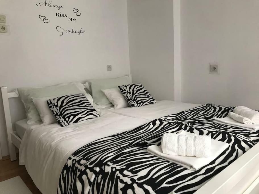 Apartman Kristina - Self Check In & Check Out Otočac Exterior foto